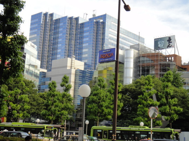 池袋駅の西口公園